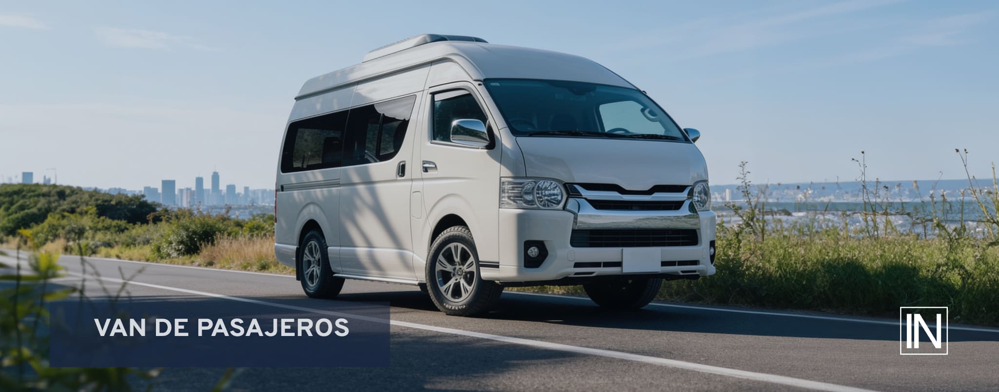 furgoneta o van de pasajeros diseñada para el transporte corporativo y de personal.